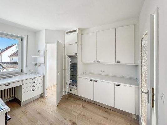 Küche und Speisekammer