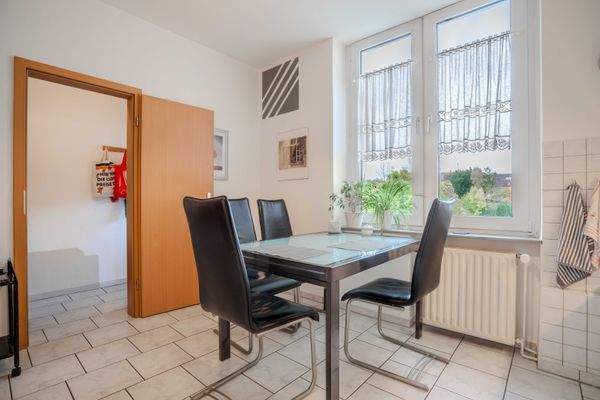 Küche mit Abstellraum