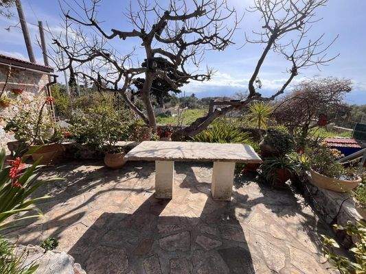 Kreta, Paleloni – Traditionelles kretisches Haus mit ikonischen Steinbögen