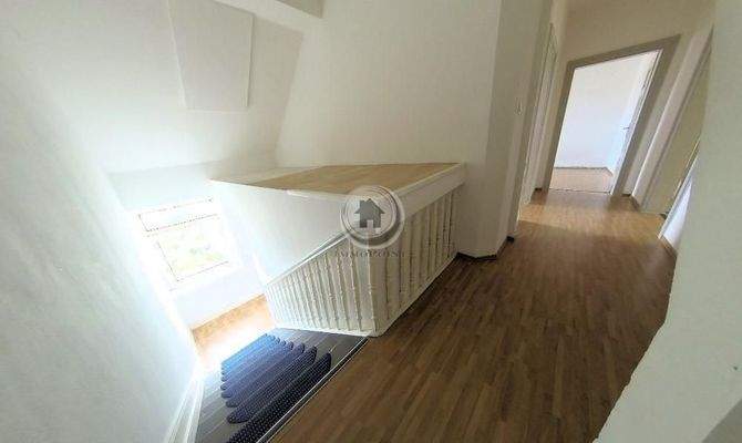 DG - Diele mit Treppenaufgang