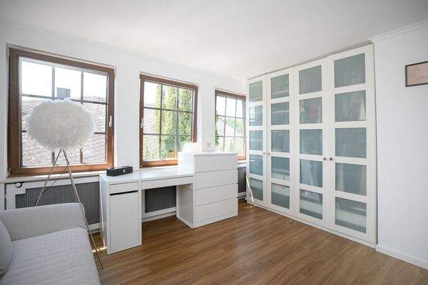 Arbeits-/Ankleidezimmer OG