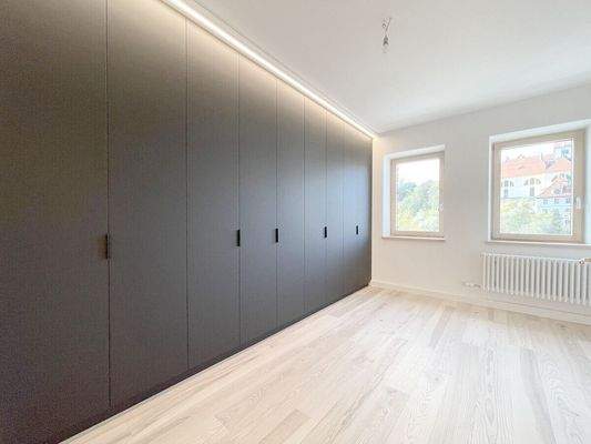 Geräumiges Elternschlafzimmer