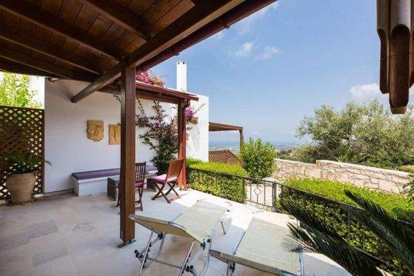 Kreta, Ag. Paraskevi: Tolle Wohnung in schöner Anlage mit Meerblick zu verkaufen