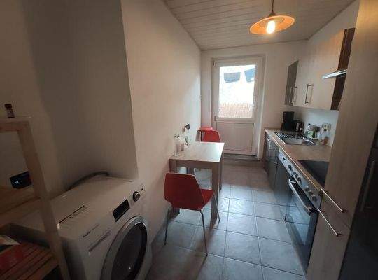 Küche mit Zugang zum Balkon Bild 1