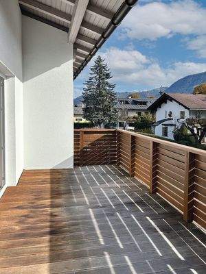 Dreiseitig umlaufender Balkon