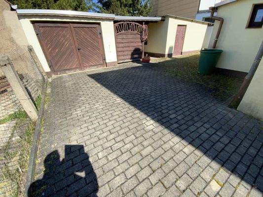 Garage und Nebengebäude