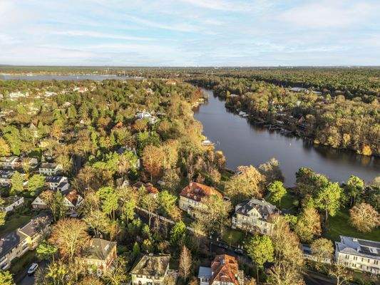 Perfectly located in an exclusive waterfront neigh