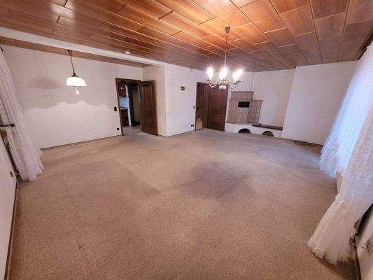 EG Wohnzimmer mit Kachelofen