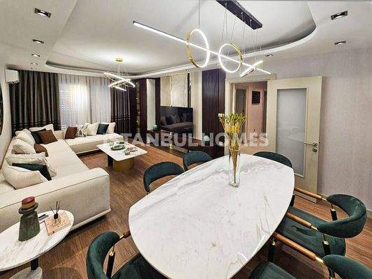 Flats in a Complex with Pool in Kucukcekmece Istanbul