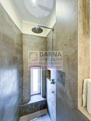 11 Badezimmer - Dusche.jpg