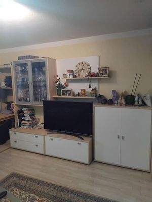 Schrankwand mit Vitrine