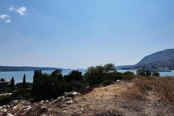 Kreta, Souda: Erstklassiges 500 m² großes Grundstück mit atemberaubender Aussicht auf die Souda-Bucht