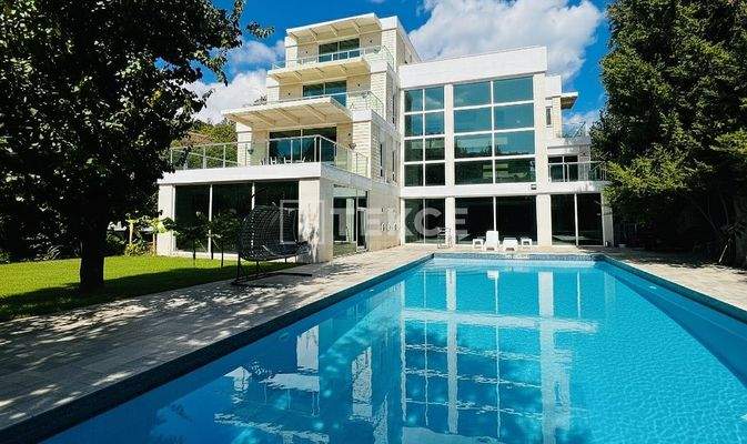 Luxury Villa for Sale with Pool in Antalya Kemer