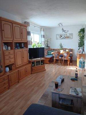 Ess-und Wohnzimmer Wohnung 2 .jpeg