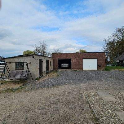 Doppelgarage hinten