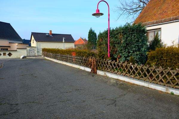 16 asphaltierte PKW-Stellflächen.JPG