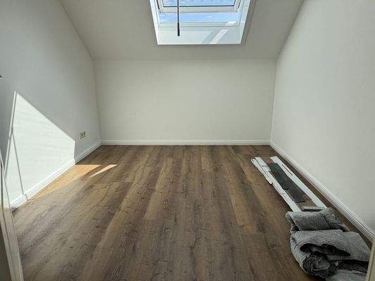 Kinder- oder Arbeitszimmer (1).JPG