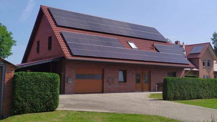 Außenansicht Vorderseite/Seitenansicht