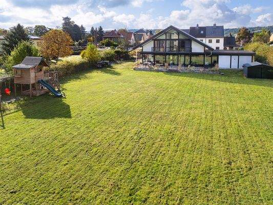 Grundstück mit Kinderspielplatz