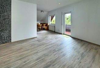 Wohnzimmer mit Blick zur Küche