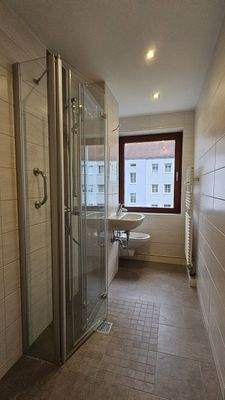 Bad mit ebenerdiger Dusche