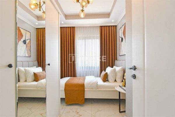 Sea and Pool View Real Estate in Alanya Demirtaş