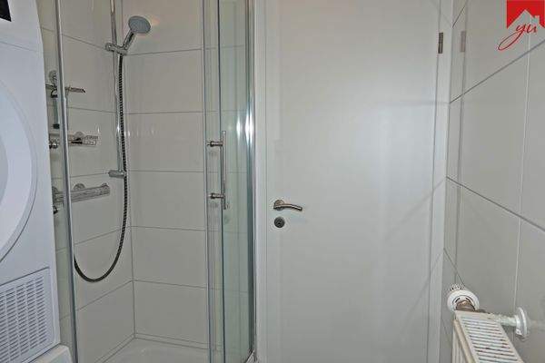 Badezimmer mit Dusche