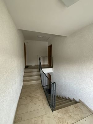 Treppenhaus/Wohnungstür