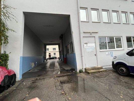 Hinterhof-Tor zur Bergmannstr. hin