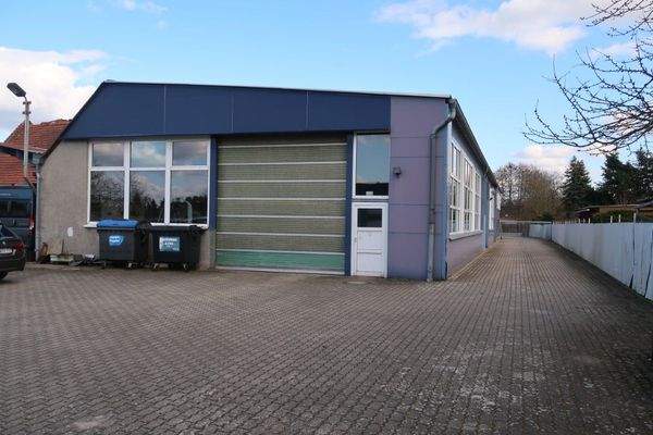 Produktionshalle Rückseite.JPG