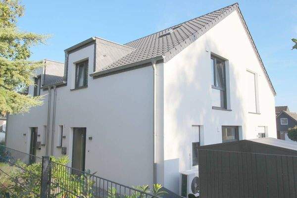 Ansicht DHH von der Hauseingangsseite mit Geräteraum