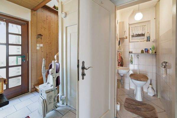 Gäste WC EG incl. Personen-Treppenlift