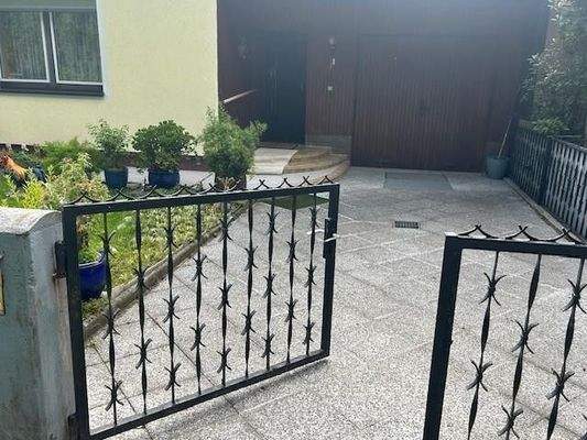 Haupteinang mit Garage 1