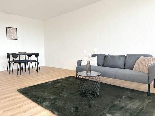 Moderne Wohnung mit Sofa