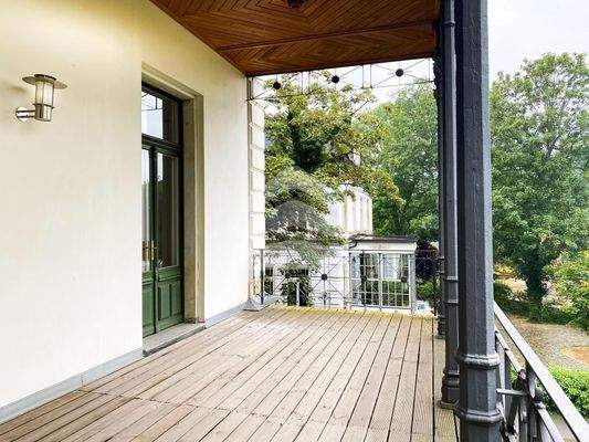 Terrasse mit Ausblick zum Park