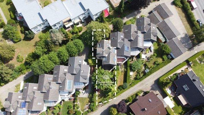 Luftaufnahme mit Grundstückskennzeichnung und Logo