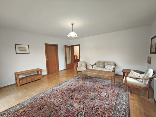 Helles Wohnzimmer mit...