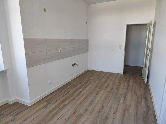 Küche mit Fliesenspiegel.jpg