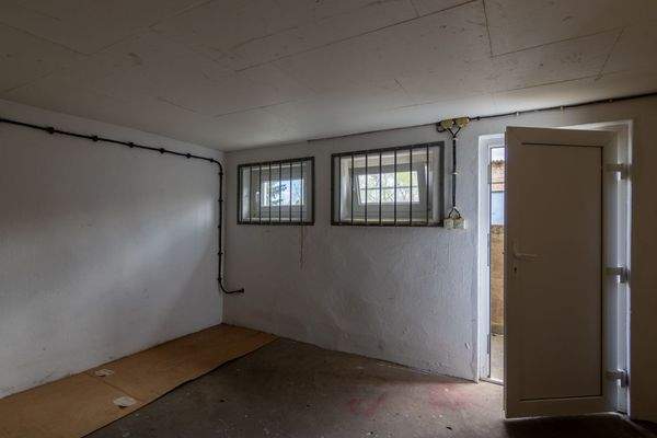 Keller Gemeinschaftsraum und Außeneingang