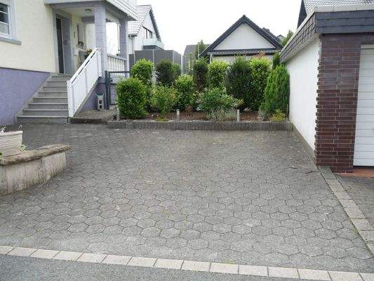 Stellplatz und Garage