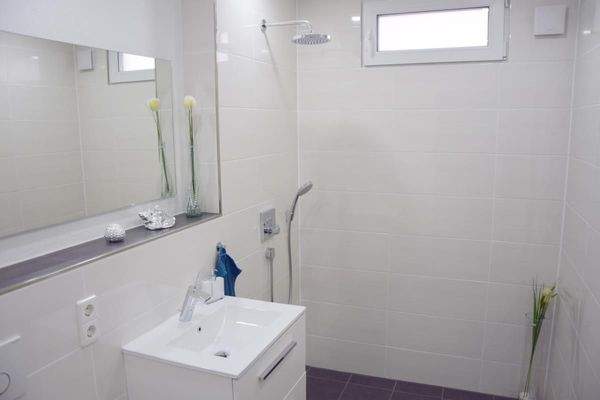 Separates WC mit Dusche