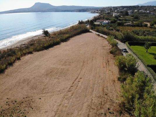 Kreta, Kiani Akti: Prestigeträchtiges Grundstück direkt am Meer nahe Kalyves zu verkaufen