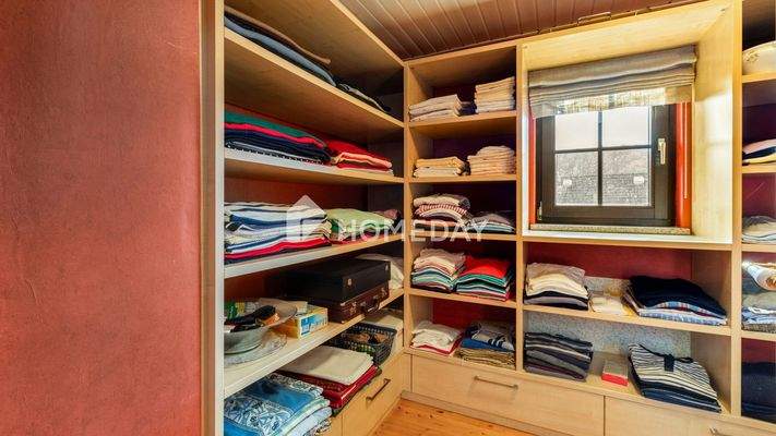 1. OG Ankleidezimmer 1