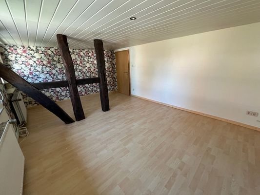 großzügiges Schlafzimmer