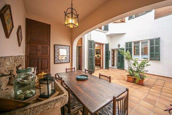 Überdachter Essbereich