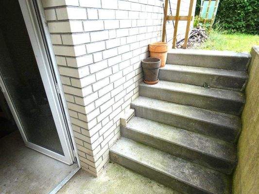 Aussentreppe zum Nebeneingang Kellergeschoss