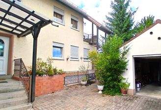 Blick in den Hof (Hauseingang).jpg