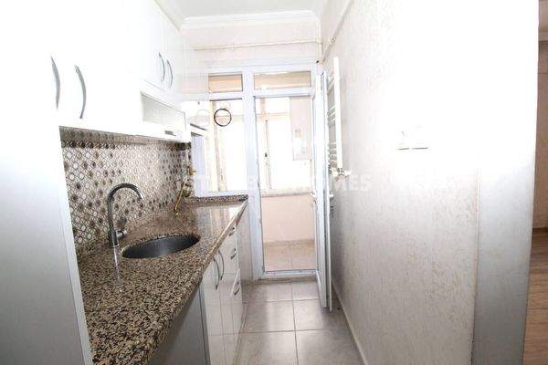 Key-Ready Apartment Near the Public Transport in Fatih