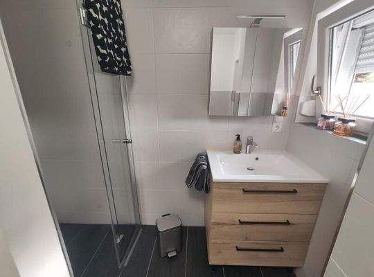 EG: Bad mit Wanne und Dusche Bild 2