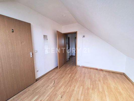 Kinderzimmer/Arbeitszimmer mit angrenzendem WC